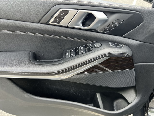 Vehicle image 23 of 27