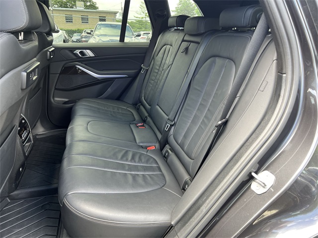 Vehicle image 15 of 27
