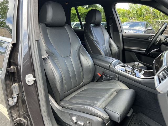 Vehicle image 13 of 27