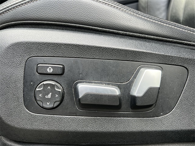 Vehicle image 24 of 27