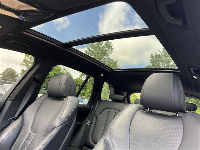 Vehicle image 16 of 27