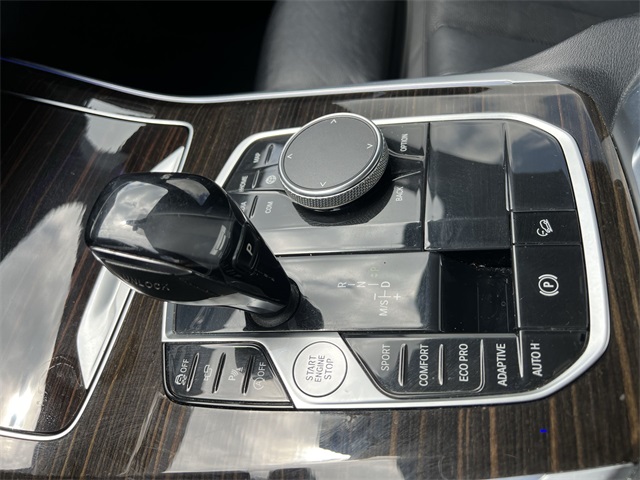 Vehicle image 25 of 27