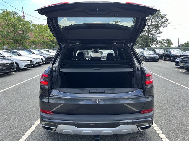 Vehicle image 12 of 27