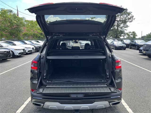 Vehicle image 11 of 27
