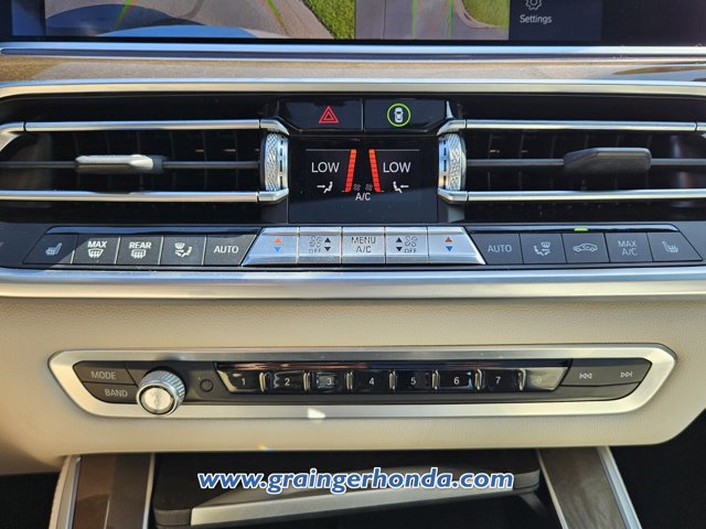 Vehicle image 18 of 23
