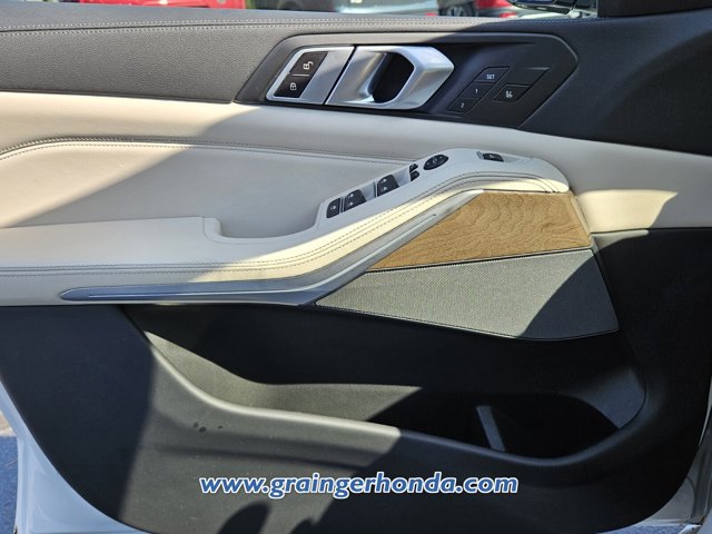Vehicle image 20 of 23