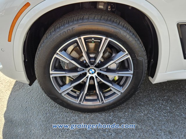 Vehicle image 9 of 23