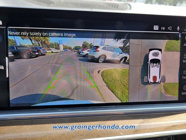 Vehicle image 17 of 23