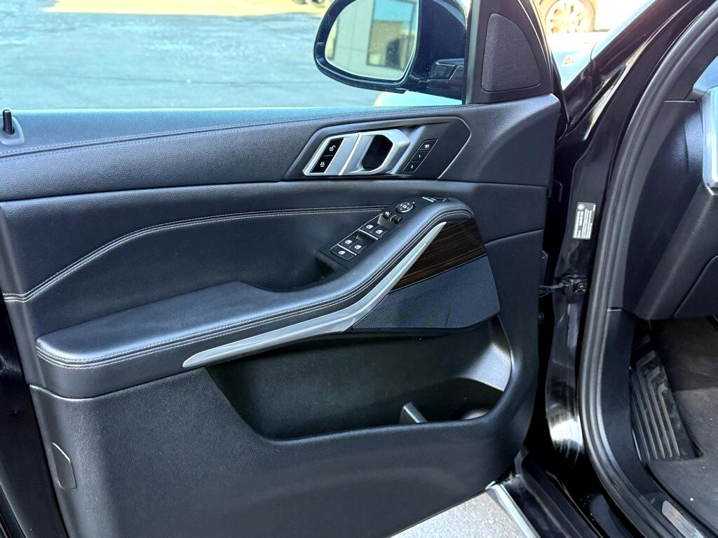 Vehicle image 14 of 41
