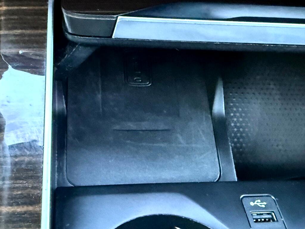 Vehicle image 33 of 41