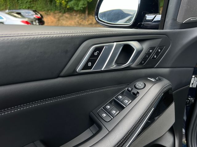 Vehicle image 13 of 51