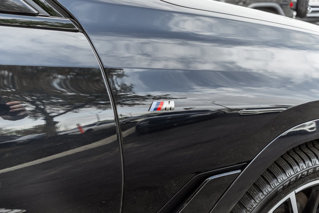 Vehicle image 10 of 50