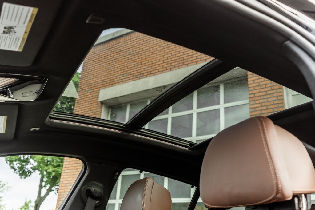 Vehicle image 17 of 50