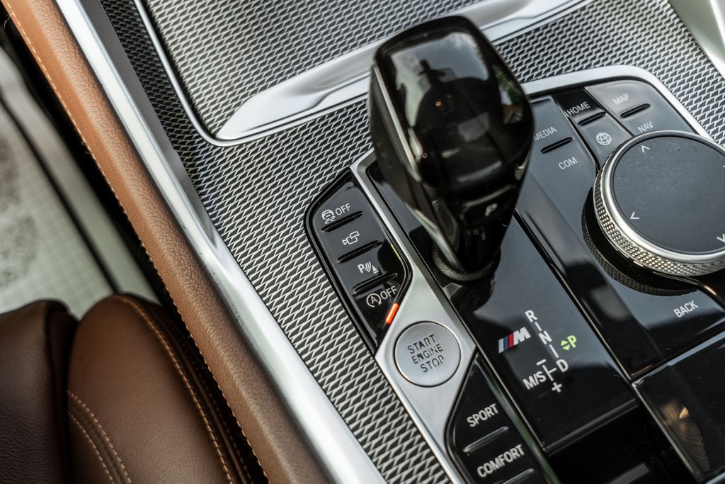 Vehicle image 33 of 50