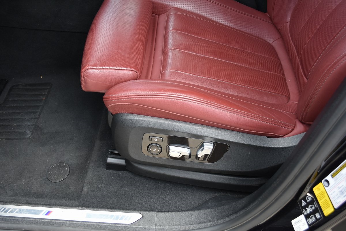 Vehicle image 28 of 35
