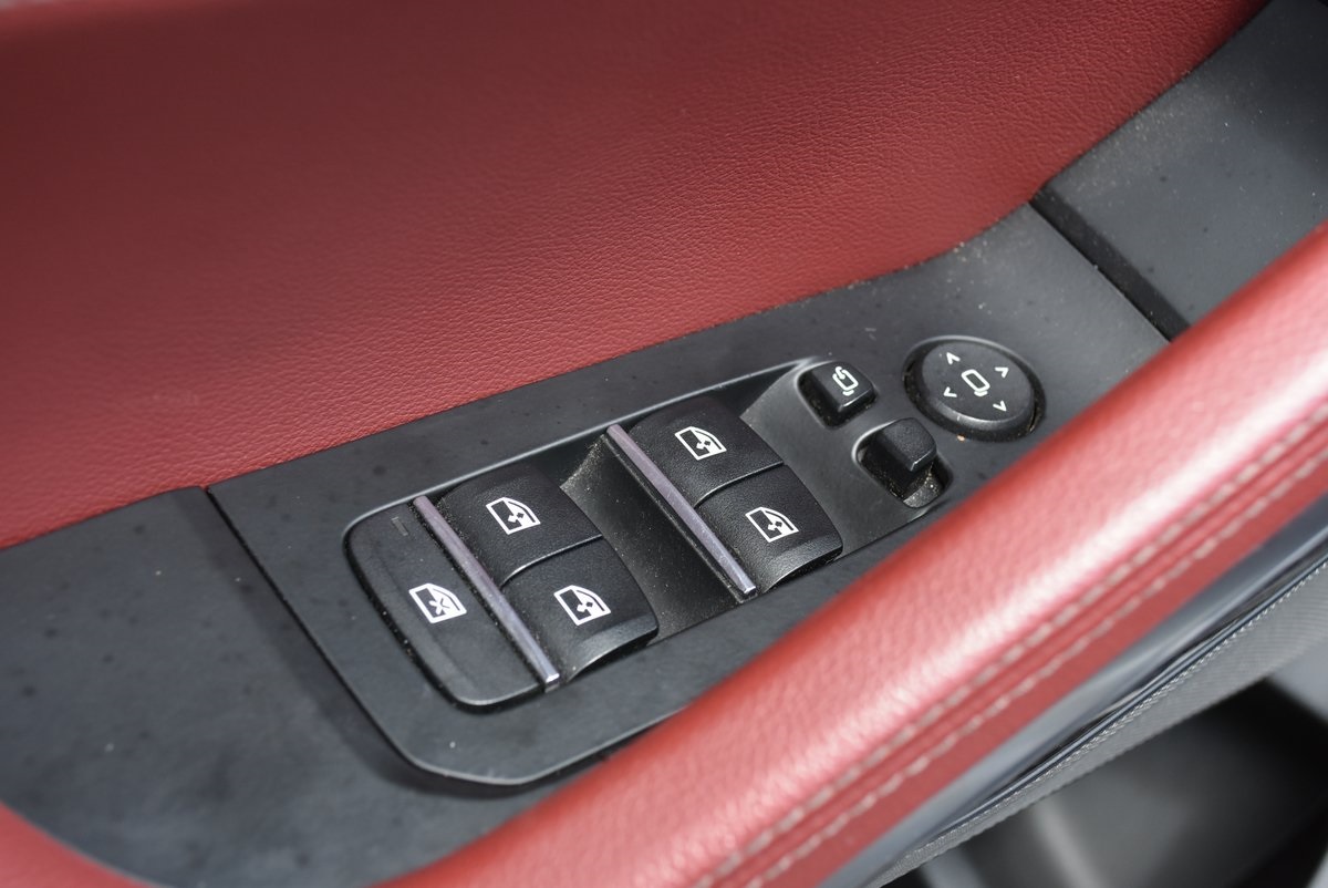 Vehicle image 27 of 35