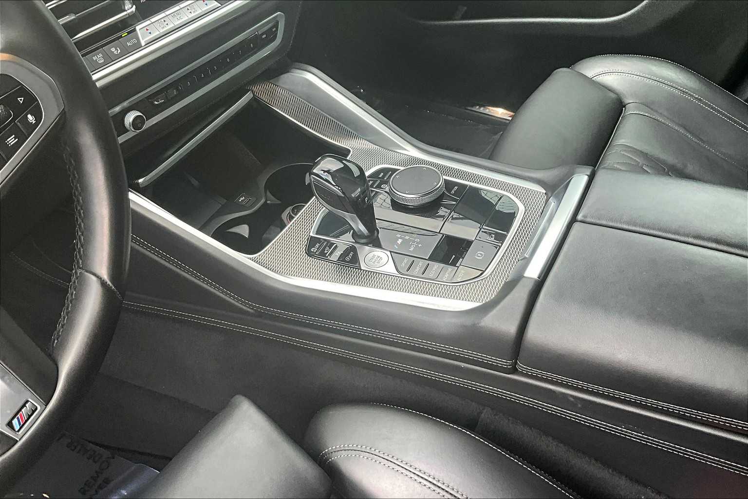 Vehicle image 18 of 33