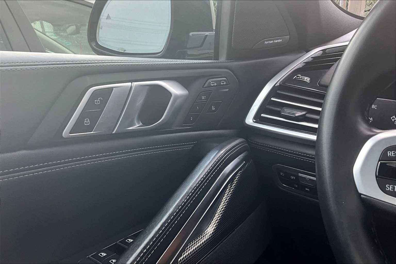 Vehicle image 14 of 33