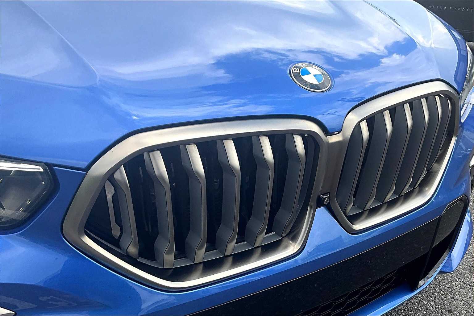 Vehicle image 24 of 33