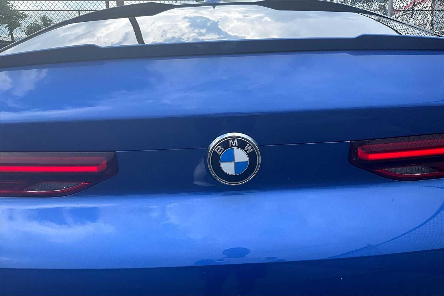 Vehicle image 31 of 33