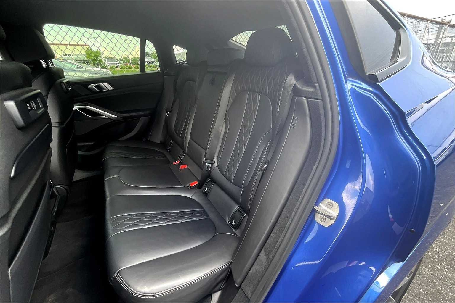Vehicle image 11 of 33