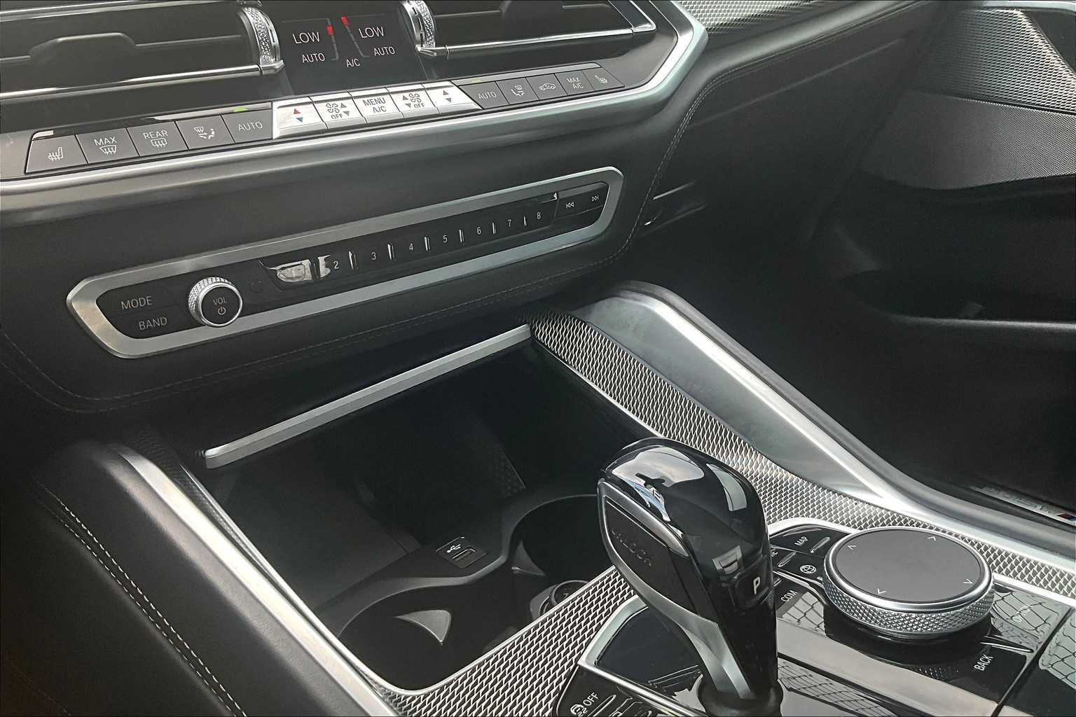 Vehicle image 19 of 33