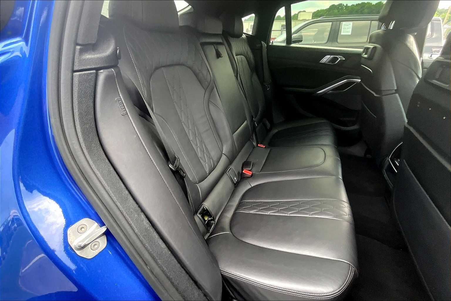 Vehicle image 8 of 33