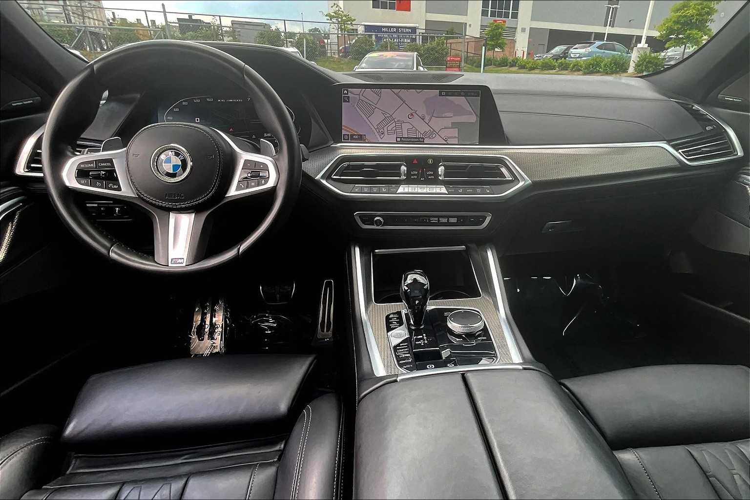 Vehicle image 12 of 33