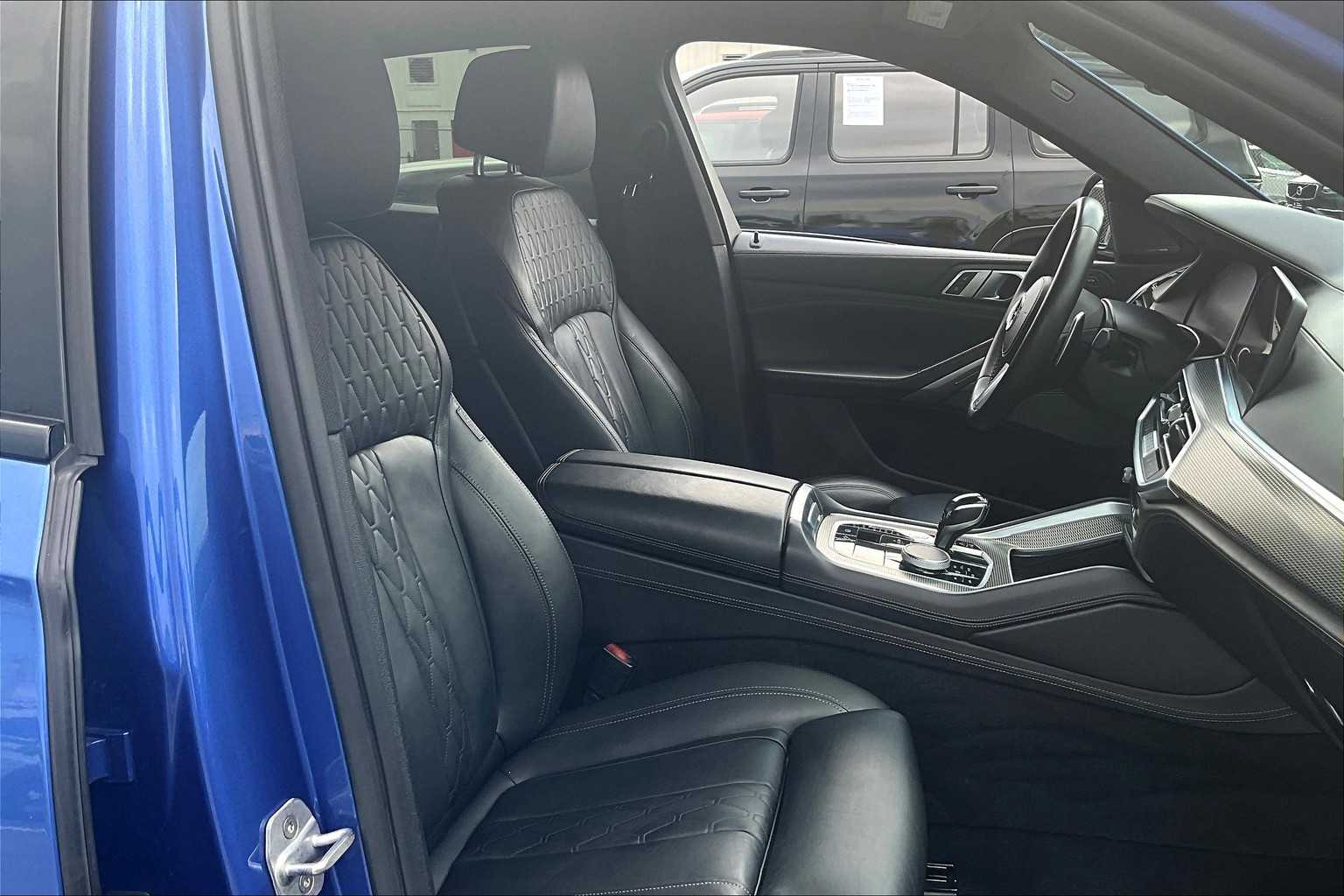 Vehicle image 9 of 33