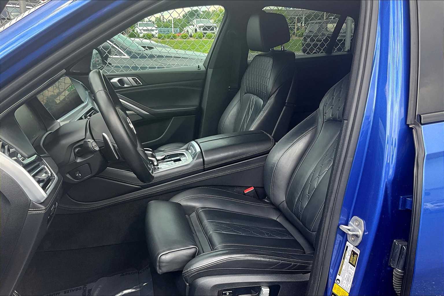 Vehicle image 10 of 33