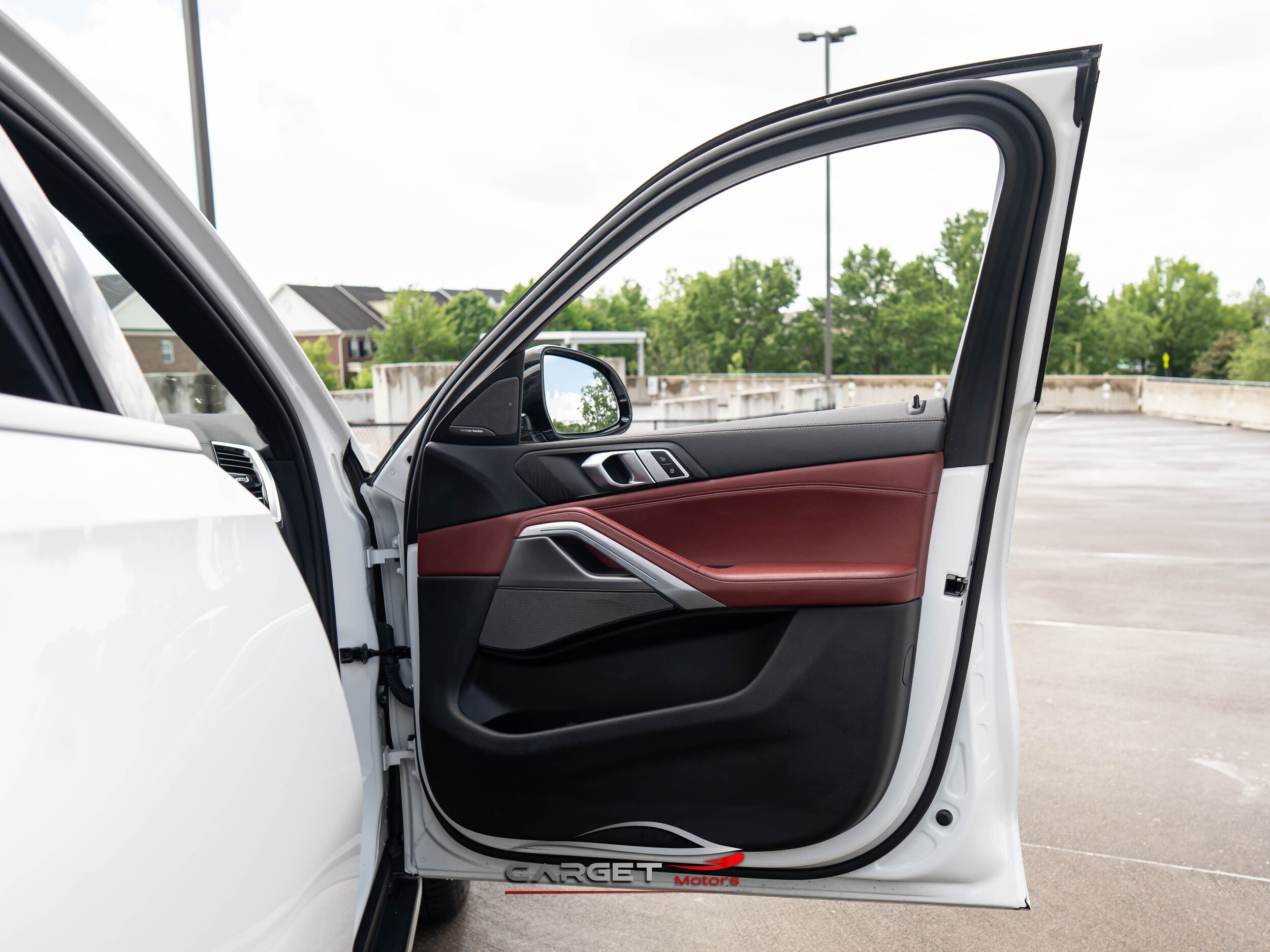 Vehicle image 43 of 52