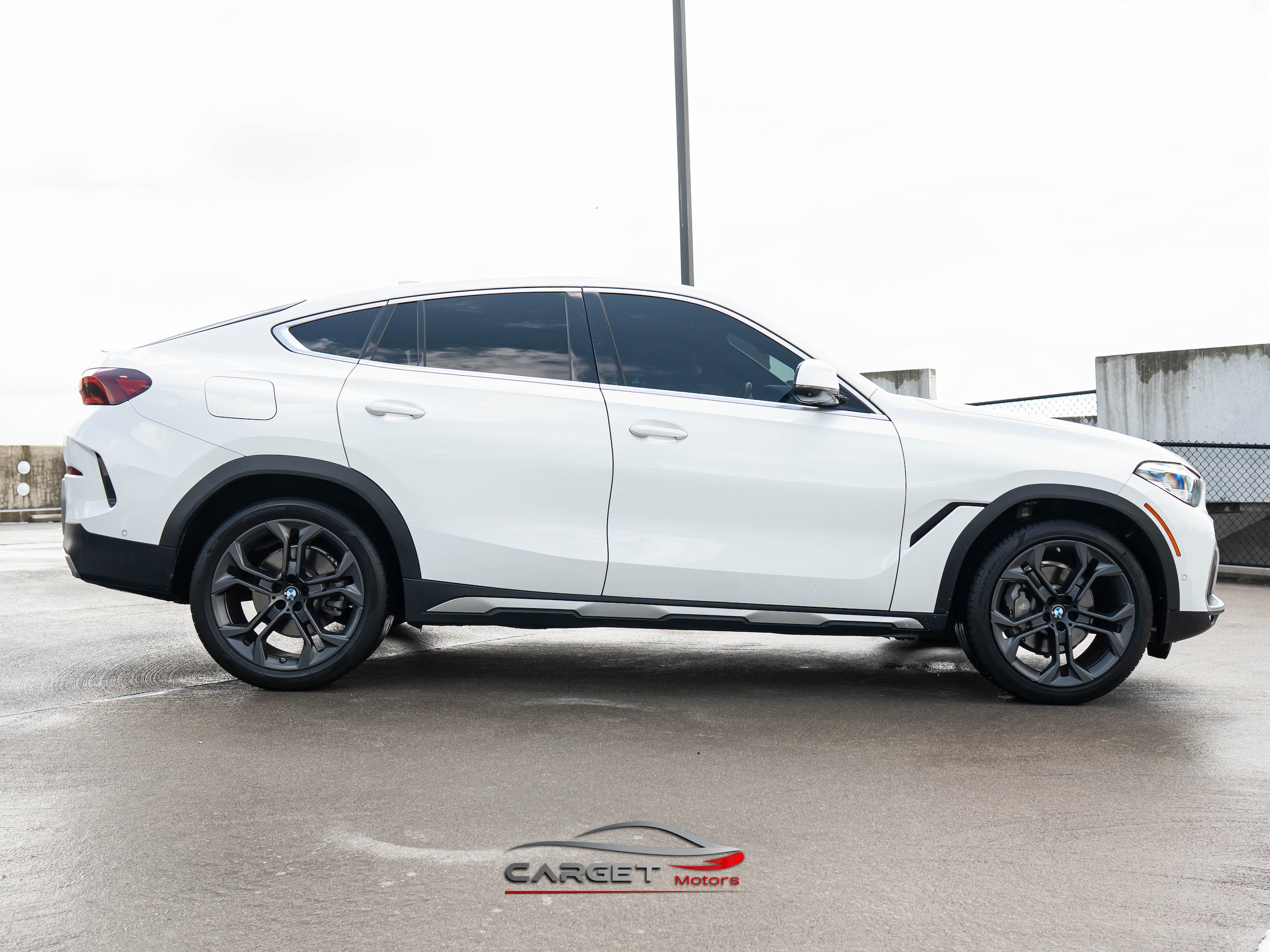 Vehicle image 4 of 52
