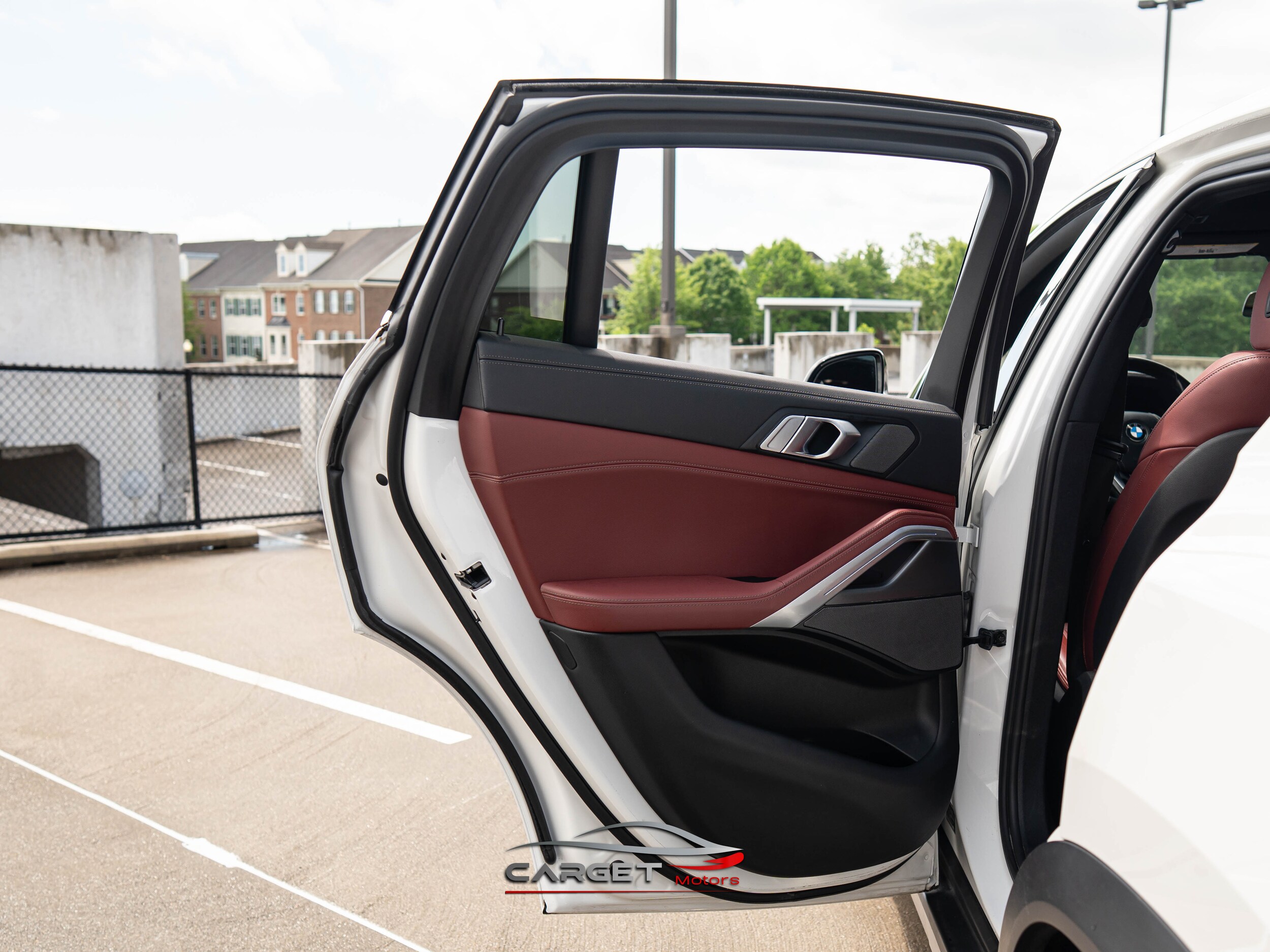Vehicle image 44 of 52