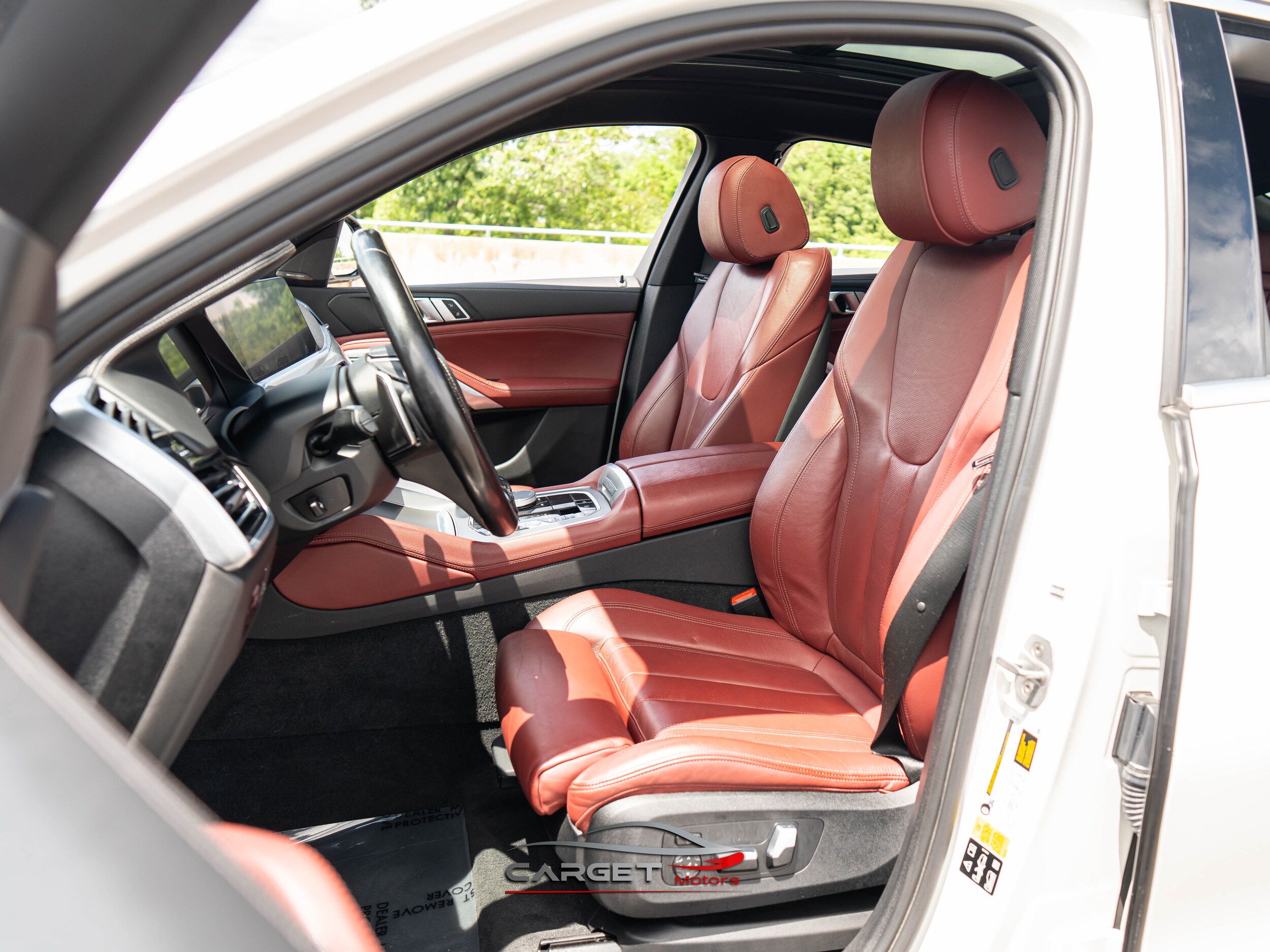 Vehicle image 15 of 52