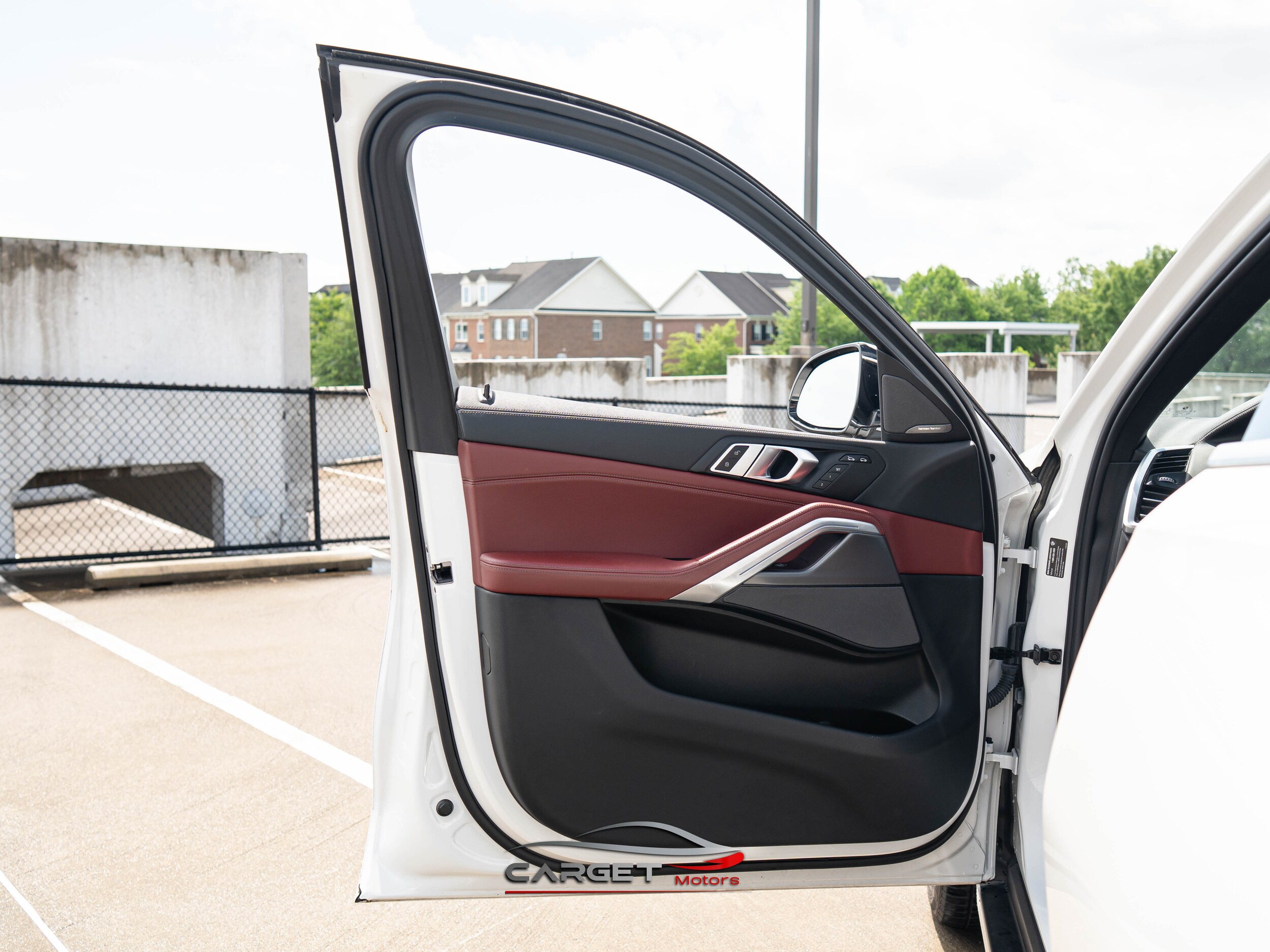 Vehicle image 42 of 52