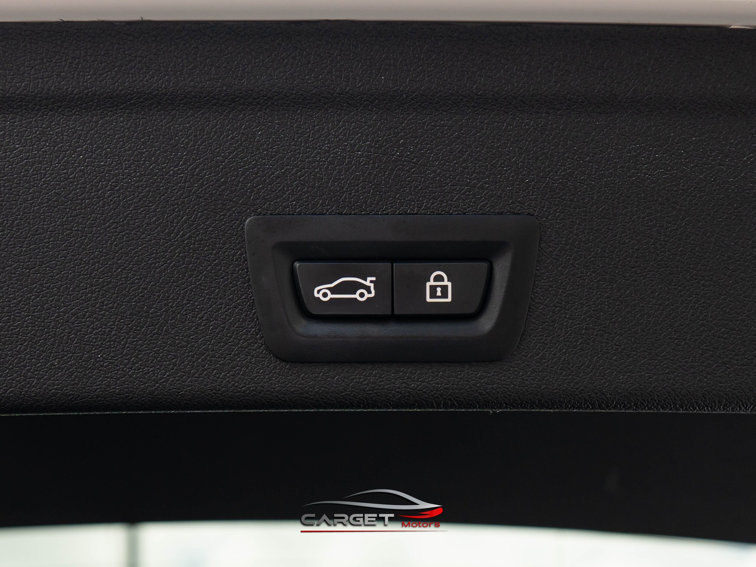 Vehicle image 47 of 52