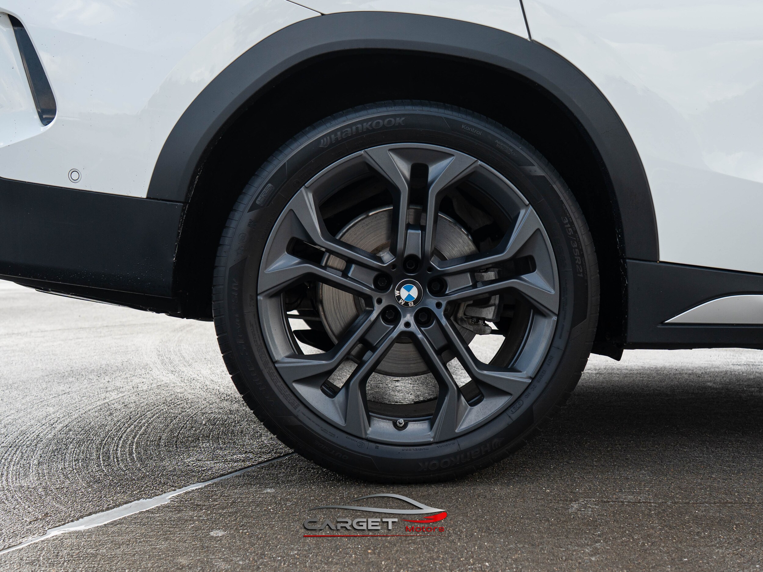 Vehicle image 10 of 52