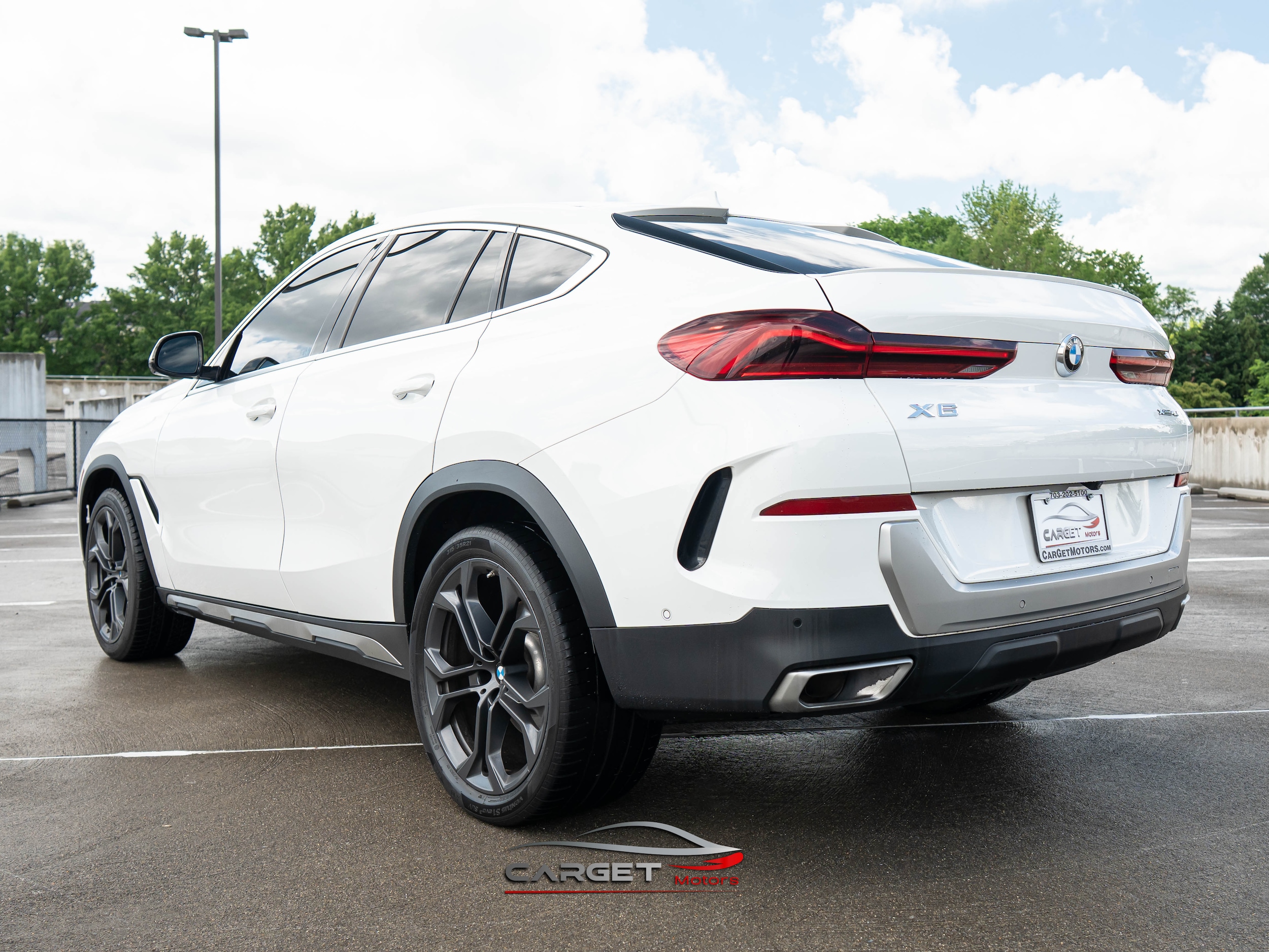 Vehicle image 7 of 52