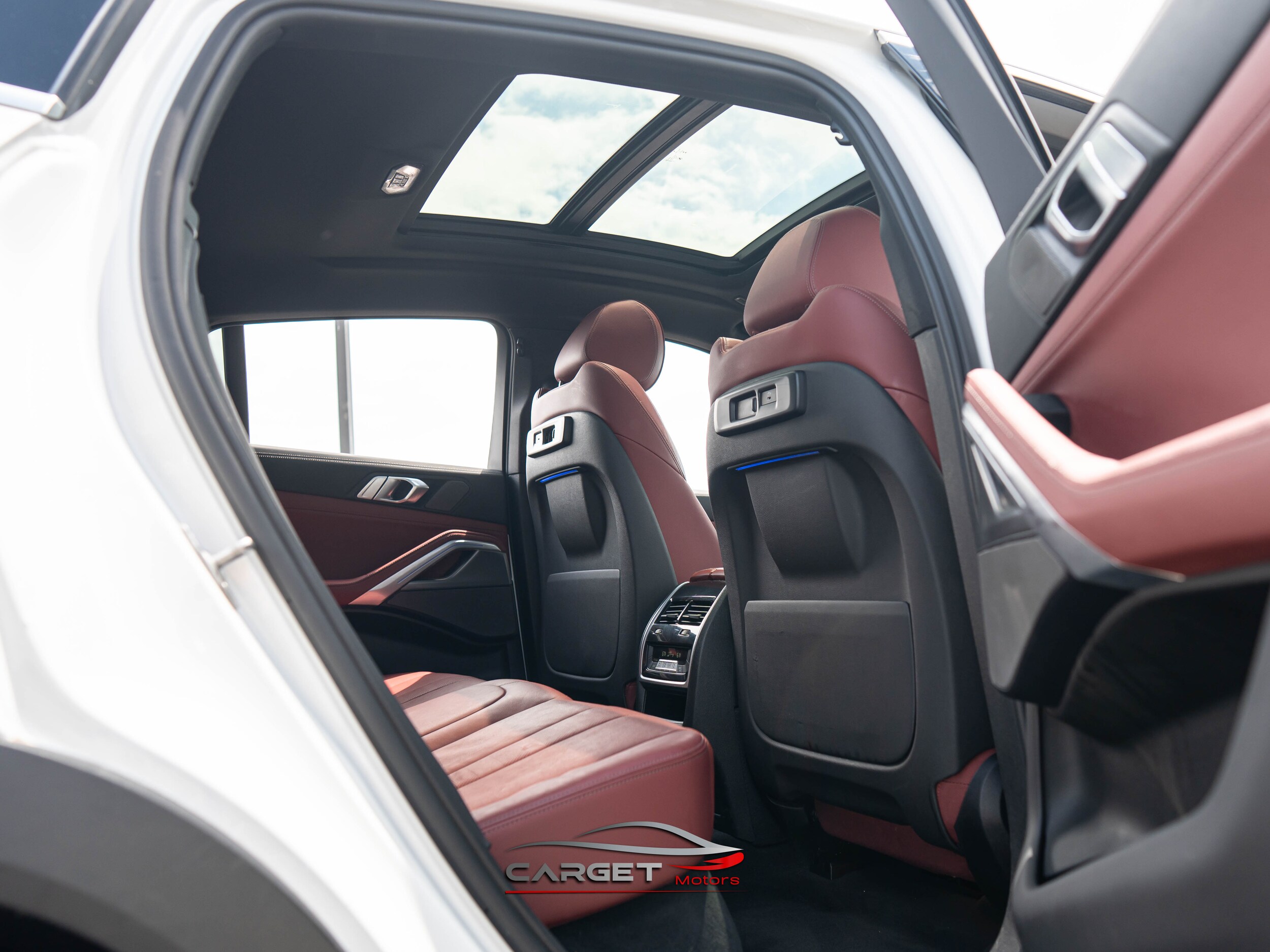 Vehicle image 18 of 52