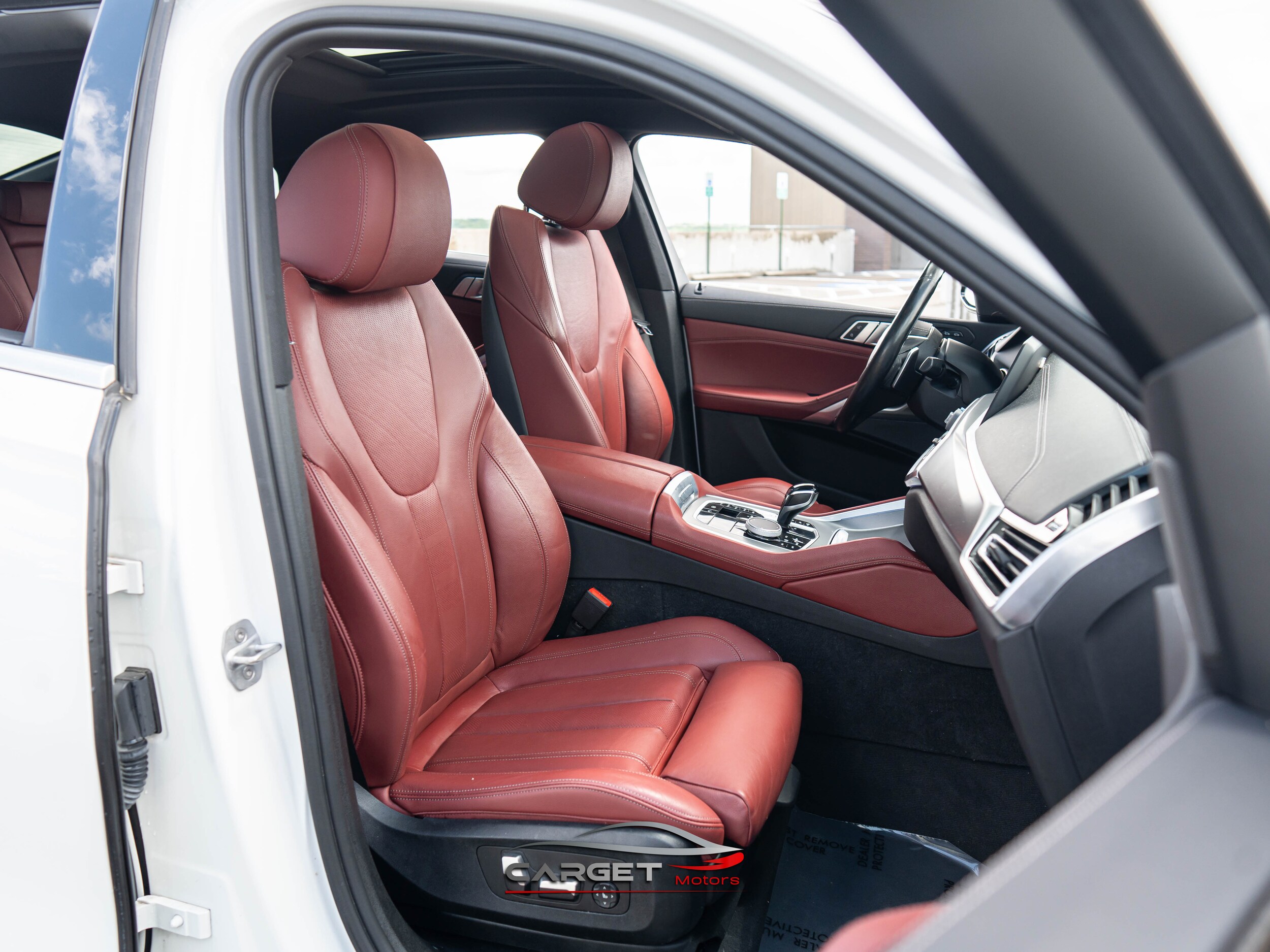 Vehicle image 16 of 52