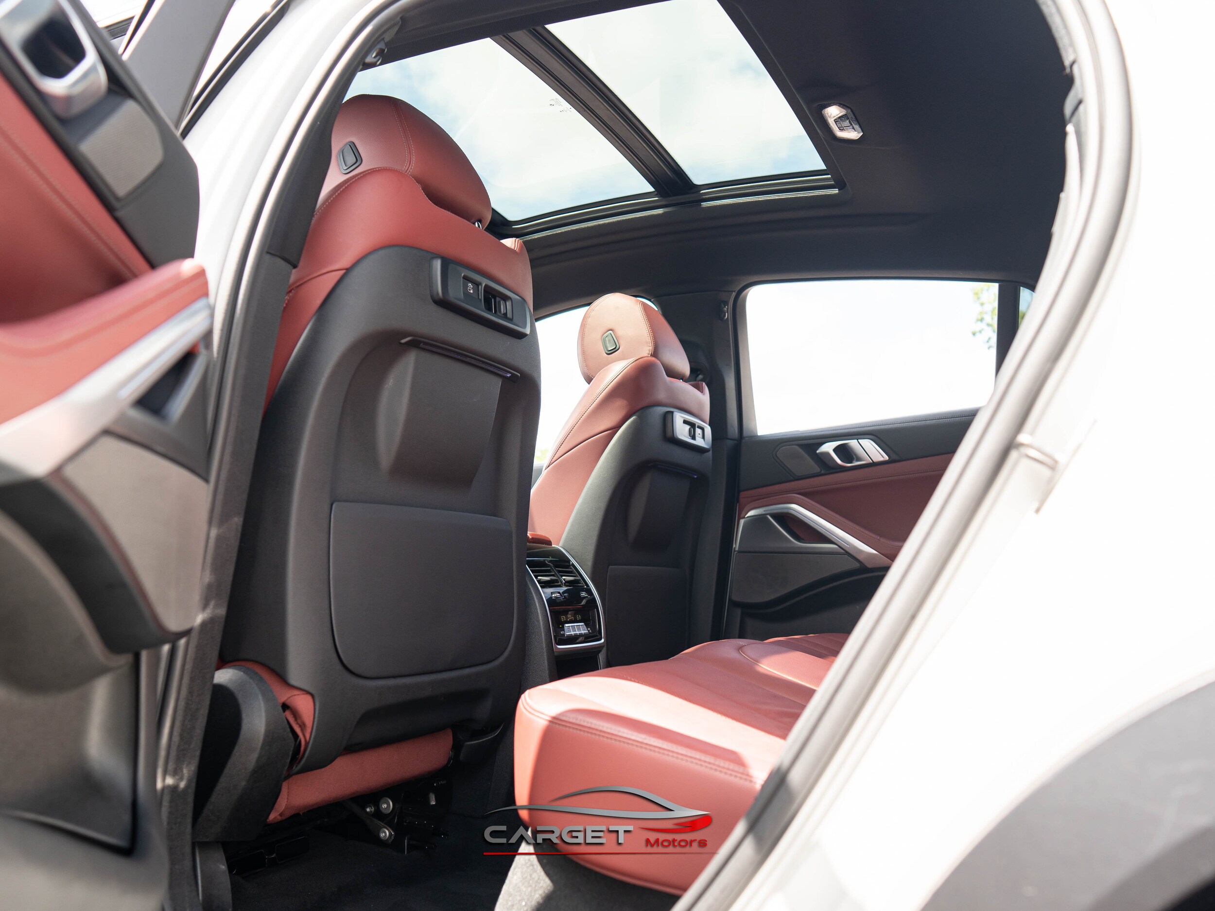 Vehicle image 20 of 52