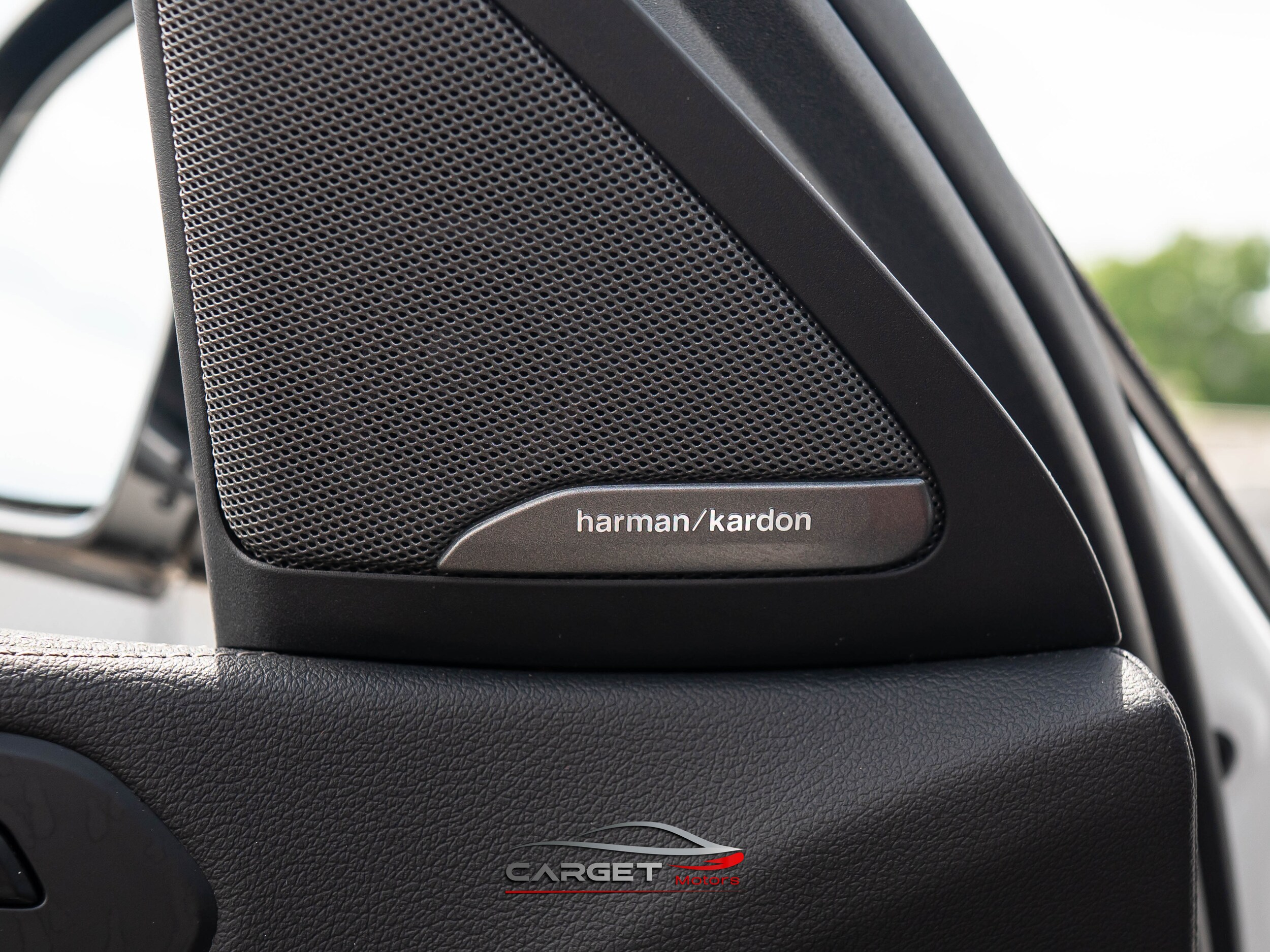 Vehicle image 41 of 52