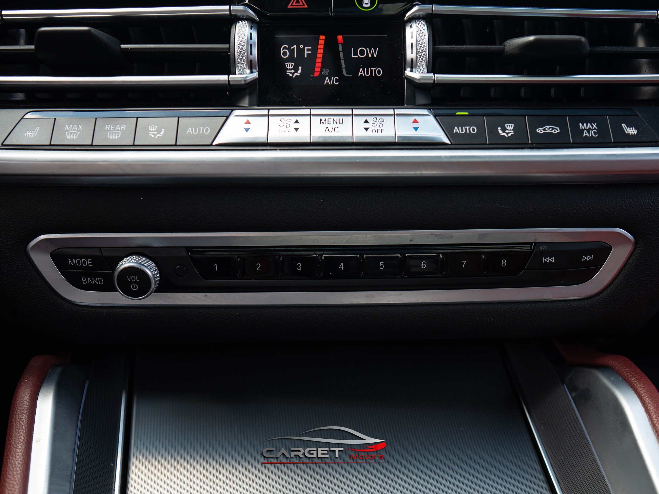 Vehicle image 33 of 52