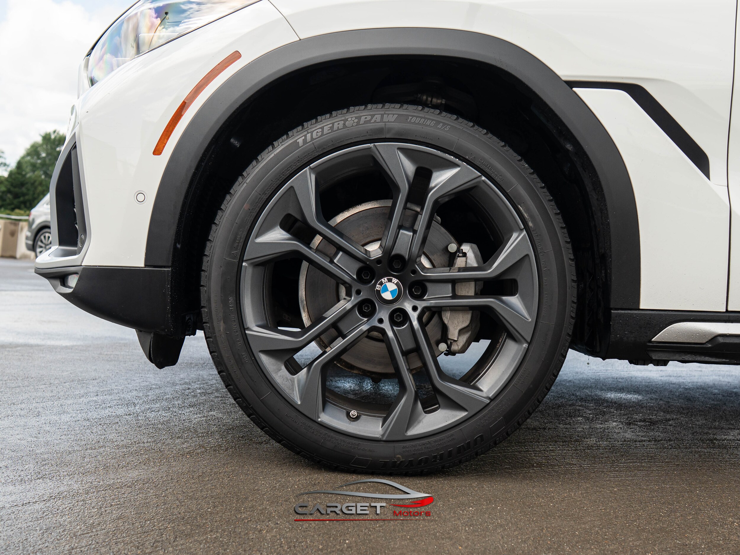 Vehicle image 9 of 52