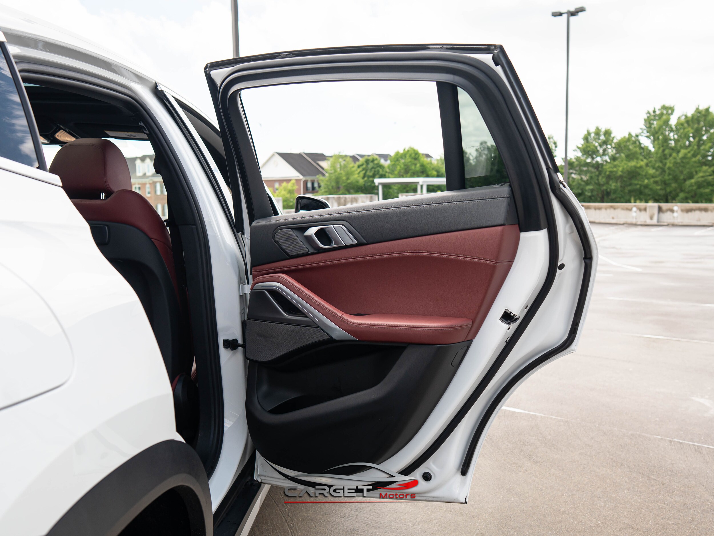 Vehicle image 45 of 52