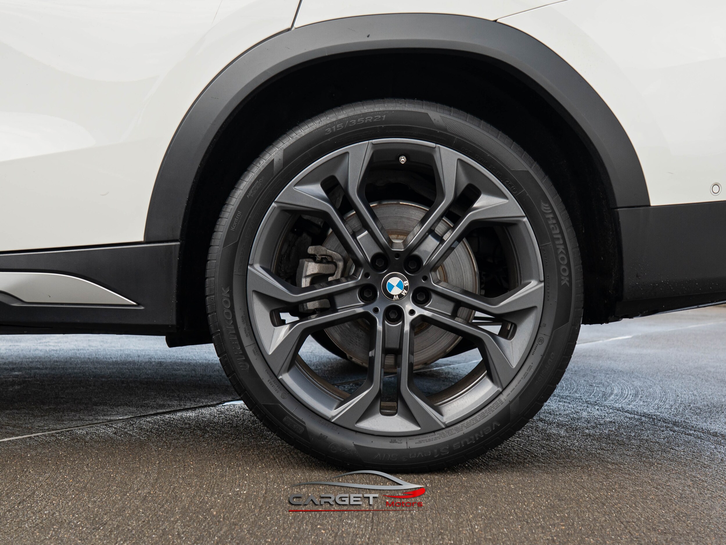 Vehicle image 11 of 52