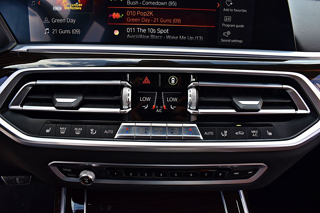Vehicle image 32 of 63