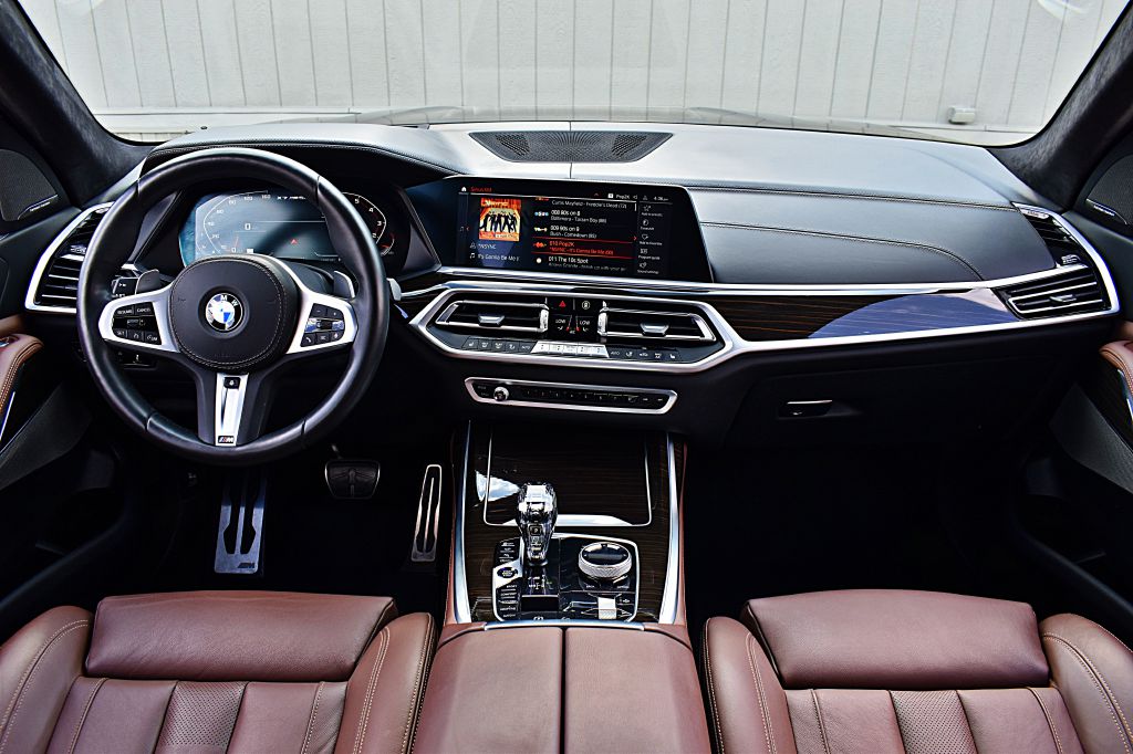 Vehicle image 25 of 63