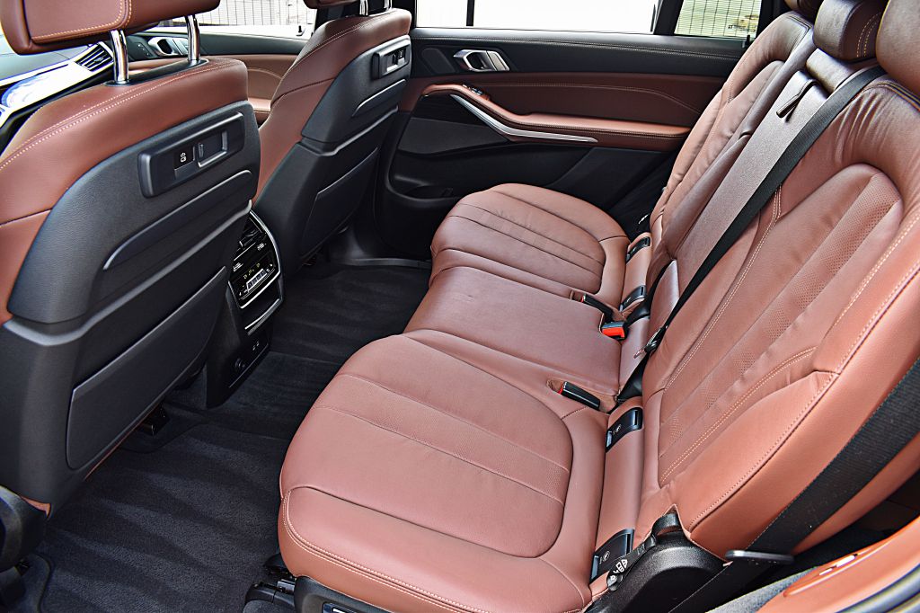 Vehicle image 18 of 63
