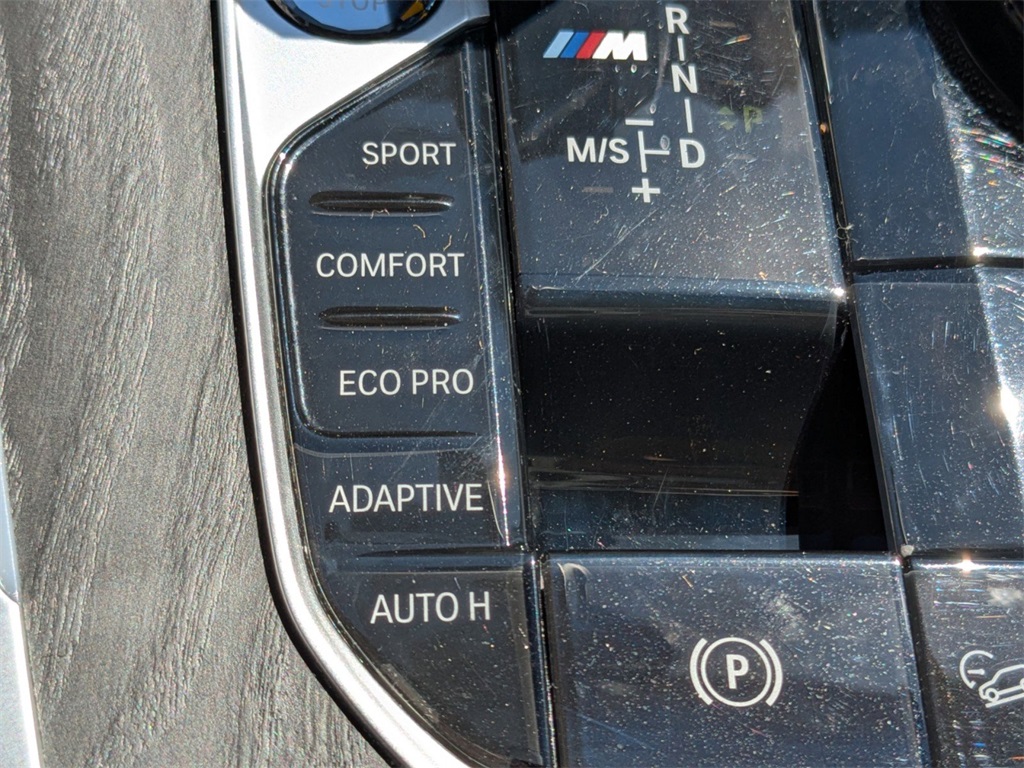 Vehicle image 38 of 43